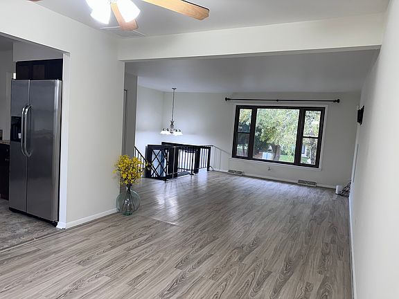 4th image of 22730 East Dr