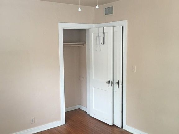 2nd image of 925 Cedar St