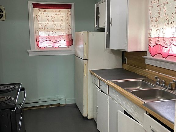 5th image of 1348 Earl Ave