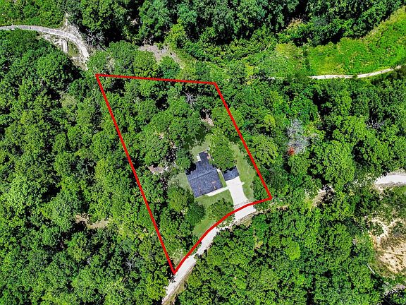 3rd image of 215 Ashridge Dr