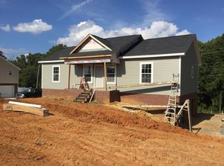 900 Lona Ln, Bluff City, TN 37618