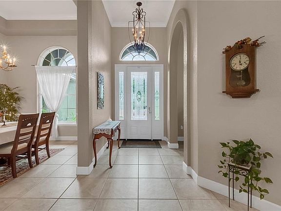 4th image of 352 Terranova Blvd