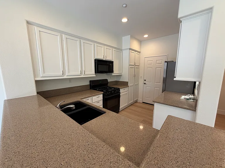 1236 Highbluff Ave — Photo 6