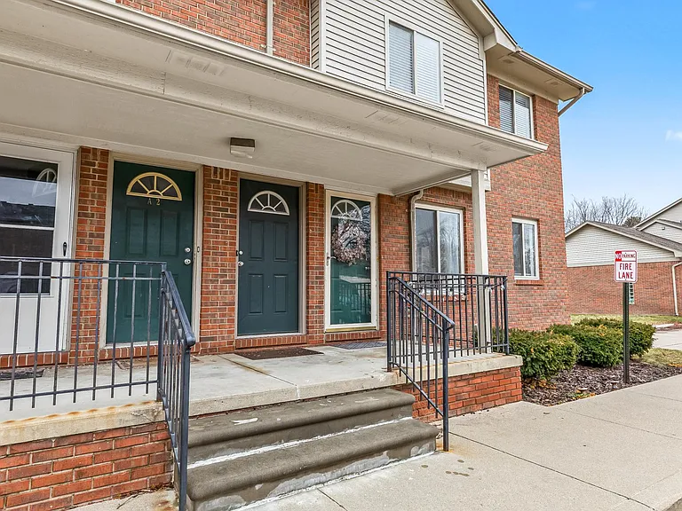 18530 E Forteen Mile Rd — Photo 33