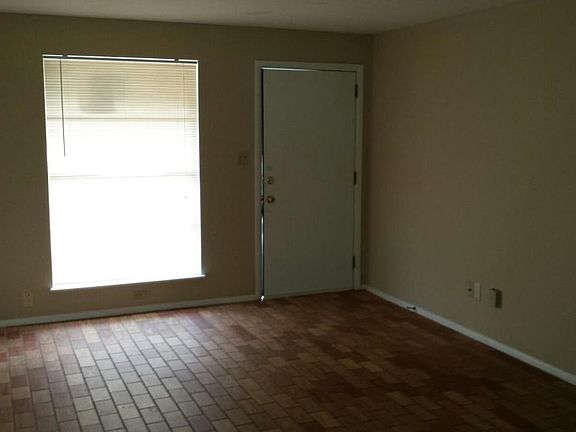 4th image of 2916 Oakwood Dr