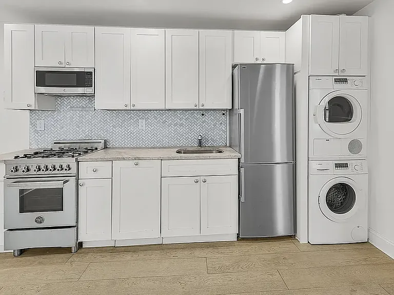 364 Lincoln Pl #F7 — Photo 2