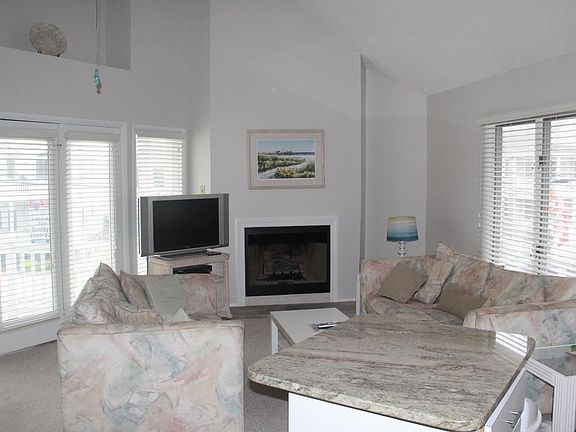 5th image of 3831 Asbury Ave