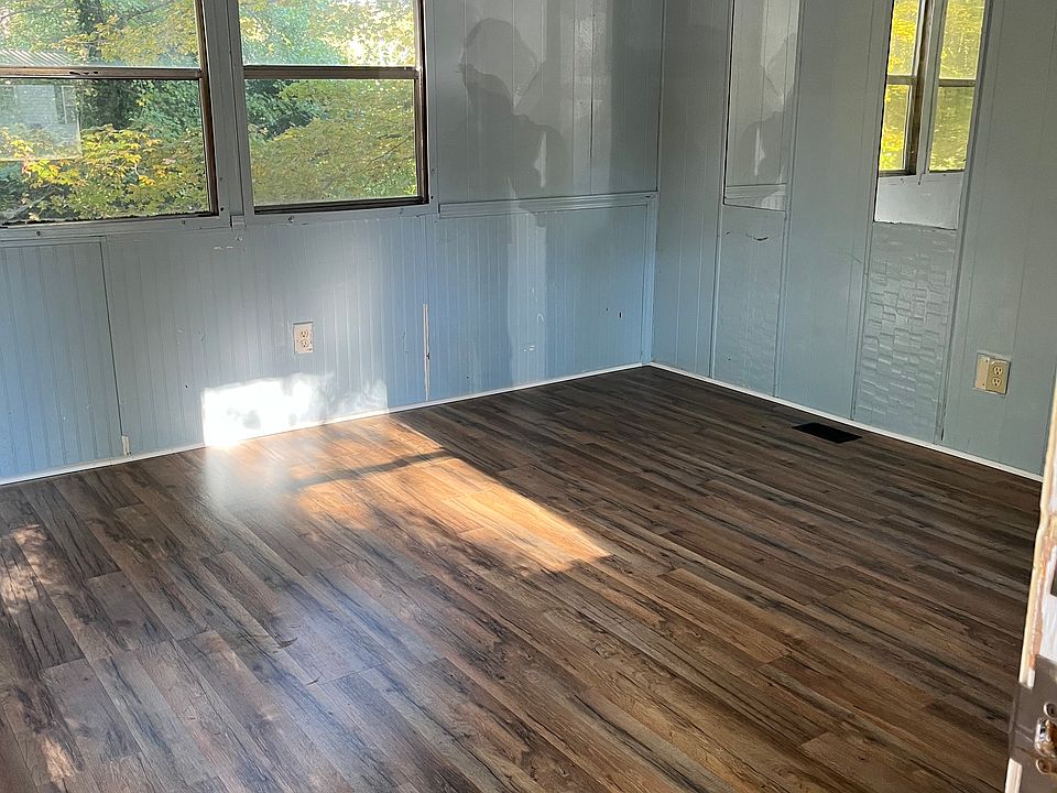 2nd image of 319 Spring Dr