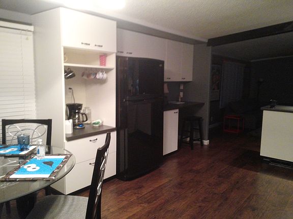 Eat in kitchen from side dr