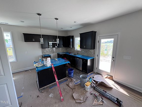 3rd image of 195 Sawyer Mill Dr