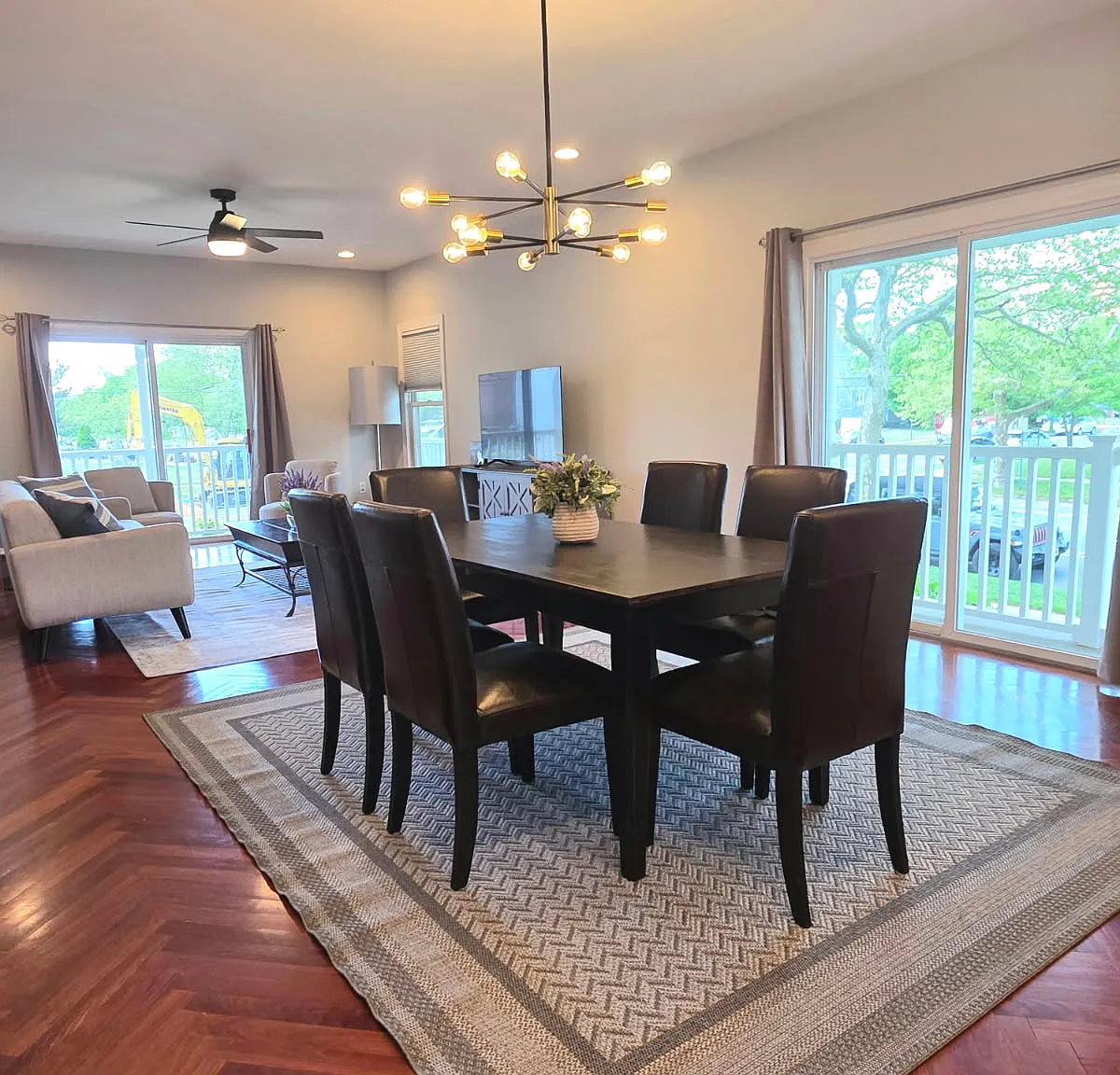 2 bed, 1200 sqft, $4,000 — Photo 2