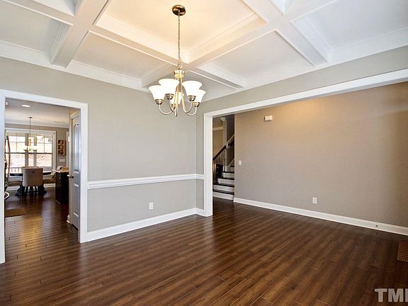5th image of 41 Woods Manor Ln