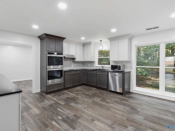 4th image of 1048 Douglas St