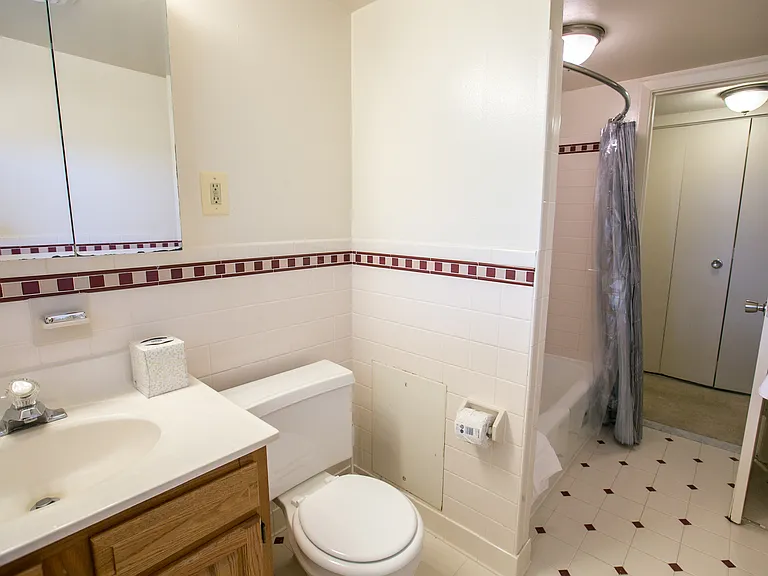 599 Cranbrook Rd — Photo 31