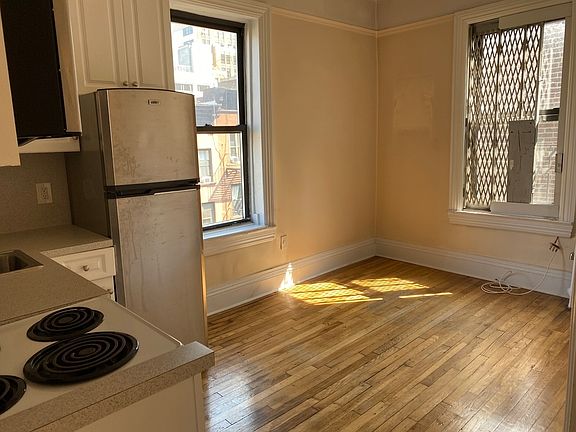 3rd image of 370 W 51st St APT 5E