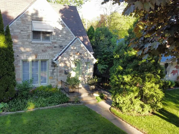 2078 South 107th STREET, West Allis, WI 53227