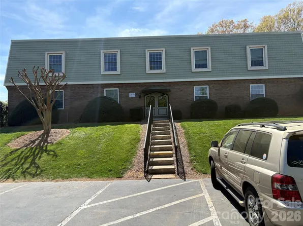 2610 Park Rd APT E, Charlotte, NC 28209
