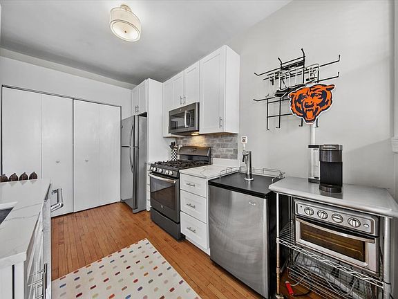 5th image of 2548 N Seminary Ave #2