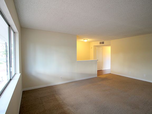 5th image of 221 Candlelight St