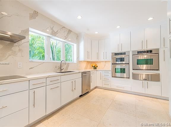 3rd image of 328 Manor Pl