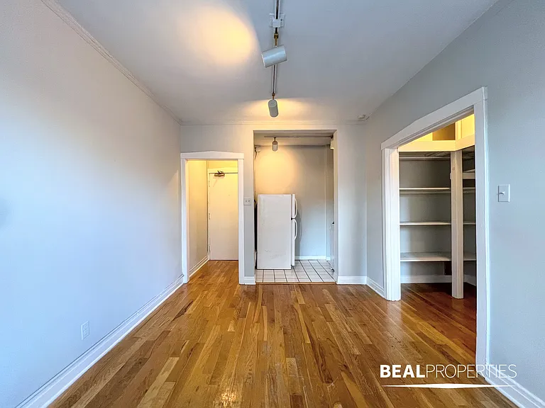 511 West Melrose — Photo 5