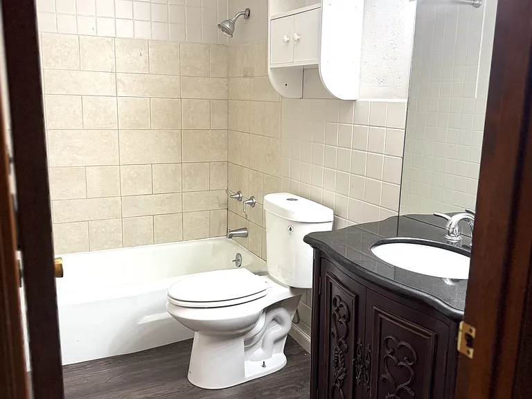 223 James St — Photo 9