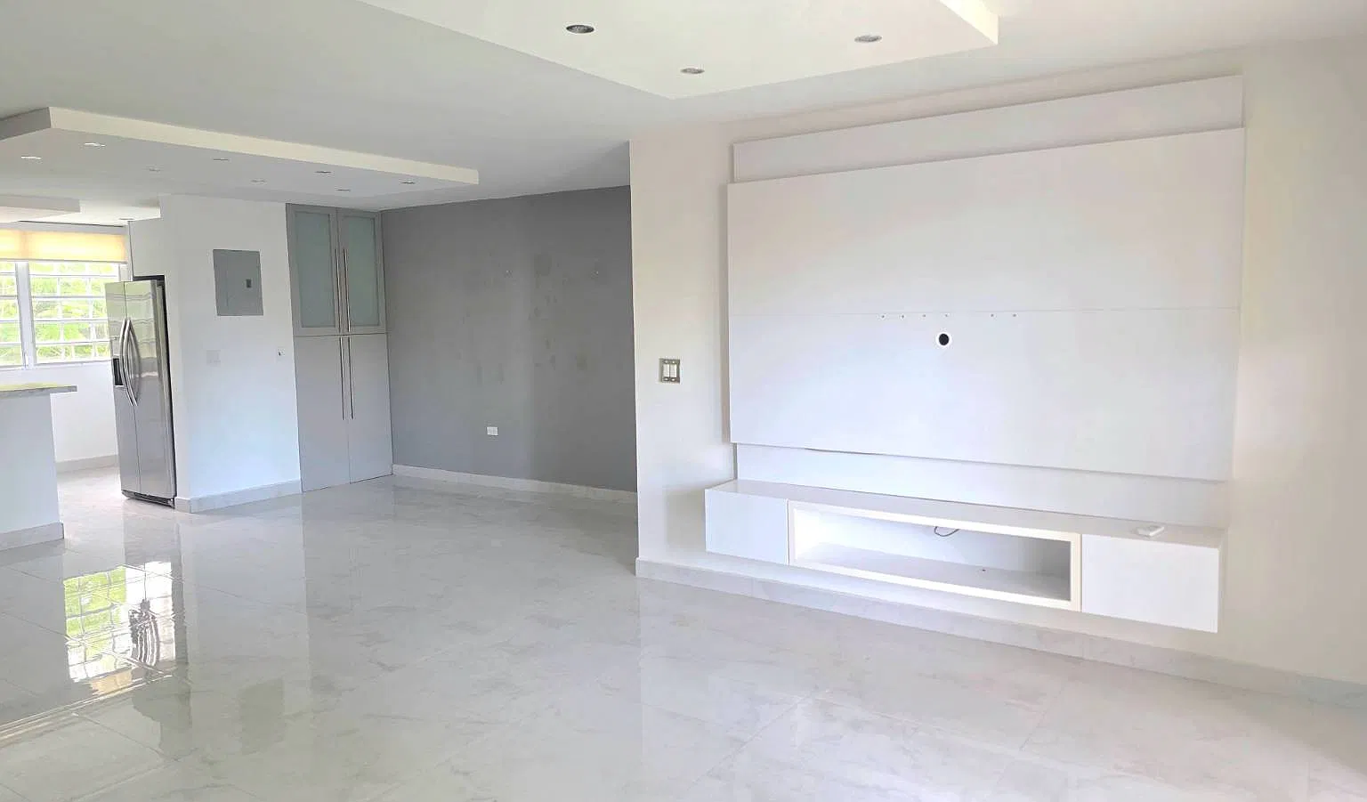 3 bed, 2.0 bath, 1358 sqft, $2,300 — Photo 1