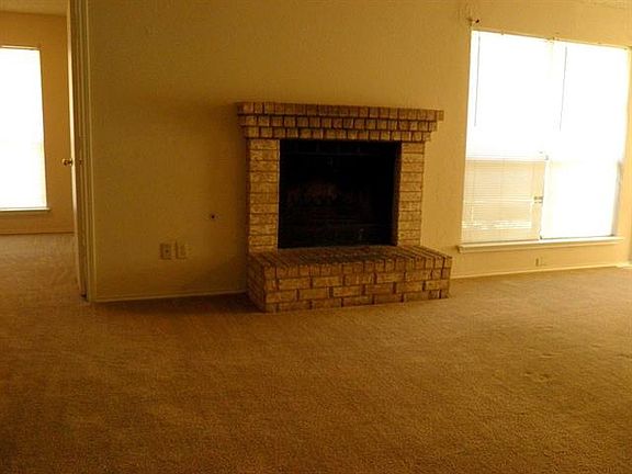 3rd image of 4952 Shady Oak Trl