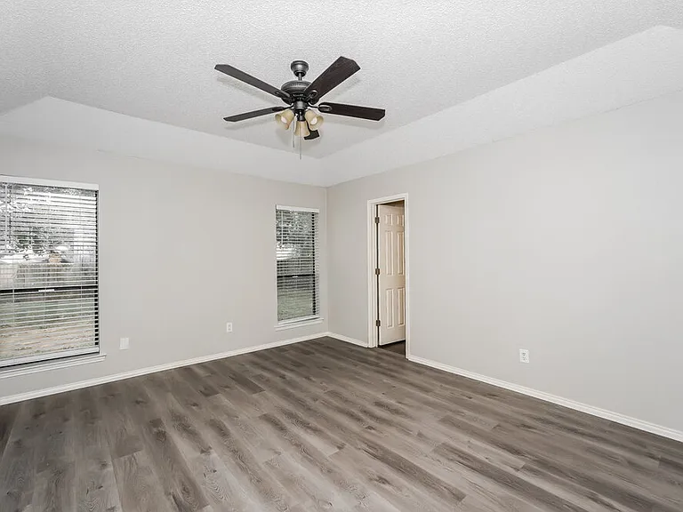 709 Daniels Dr — Photo 10