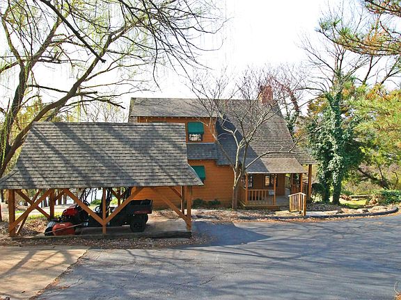 2nd image of 96 Sherwood Cir