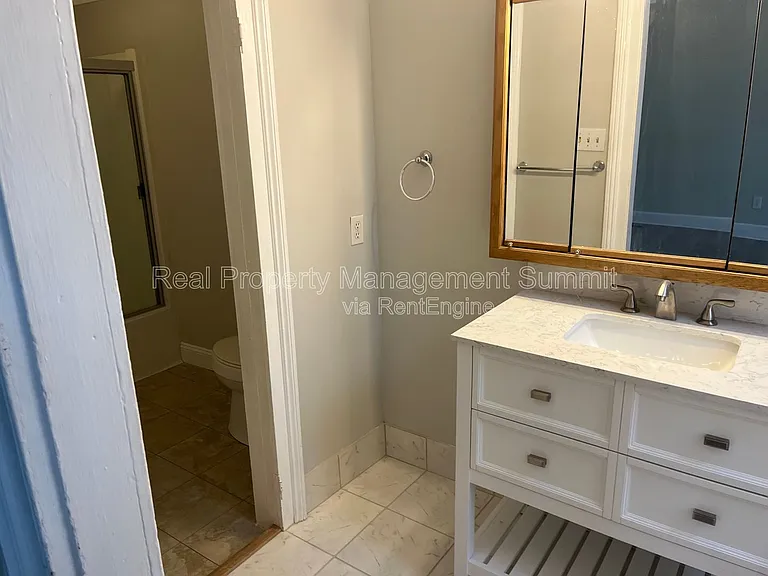 401 N Augusta St #B — Photo 3