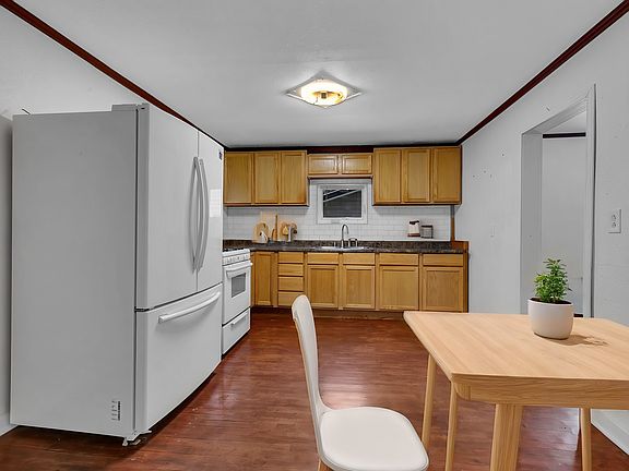 2nd image of 608 E Nestor St