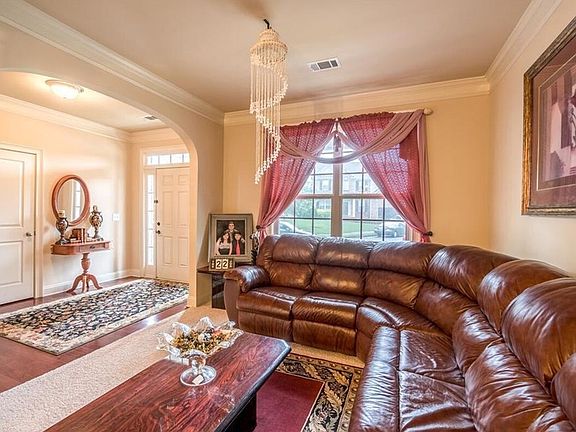 5th image of 385 Yellow Shoals Ct