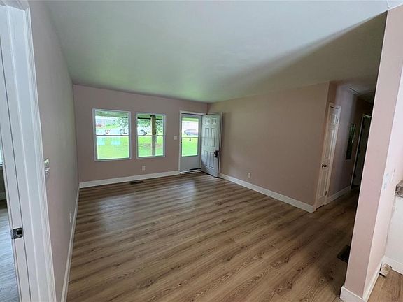 5th image of 285 Queen Helen Ln