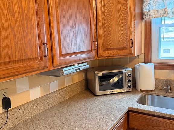 4th image of 5351 Huron Rd