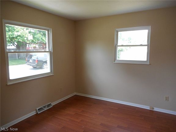 5th image of 811-813 Newton St