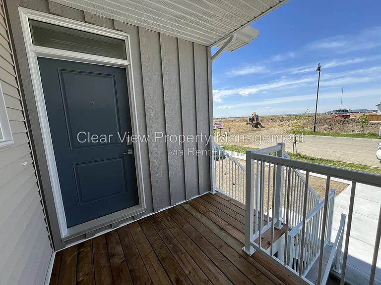 319 Aquitania Blvd W #UPPER LEVEL — Photo 10