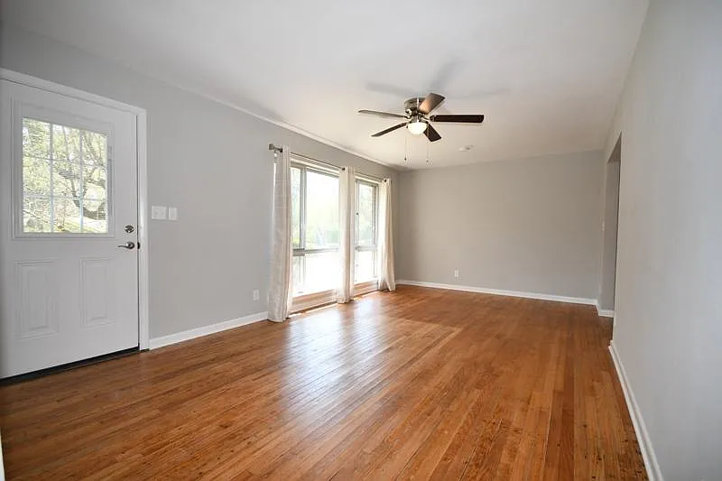 3 bed, 1.5 bath, 1100 sqft, $1,700 — Photo 4