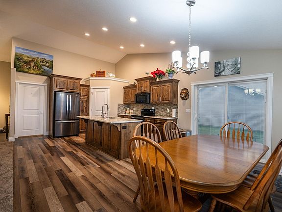 5th image of 819 Lucy Ave
