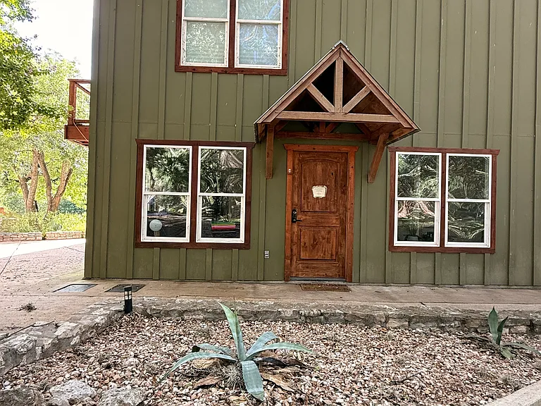 10 Marina Cir — Photo 5