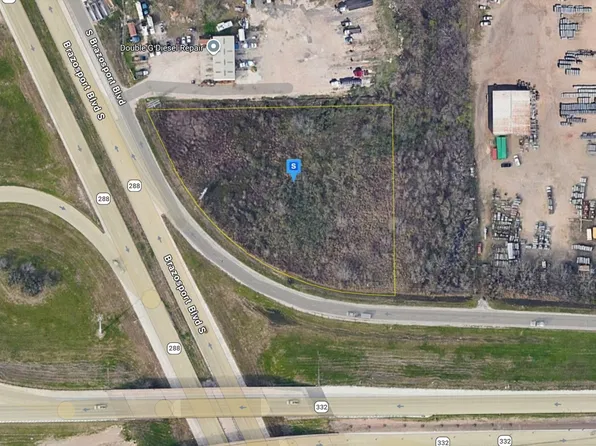 1005 Brazosport Blvd, Clute, TX 77531