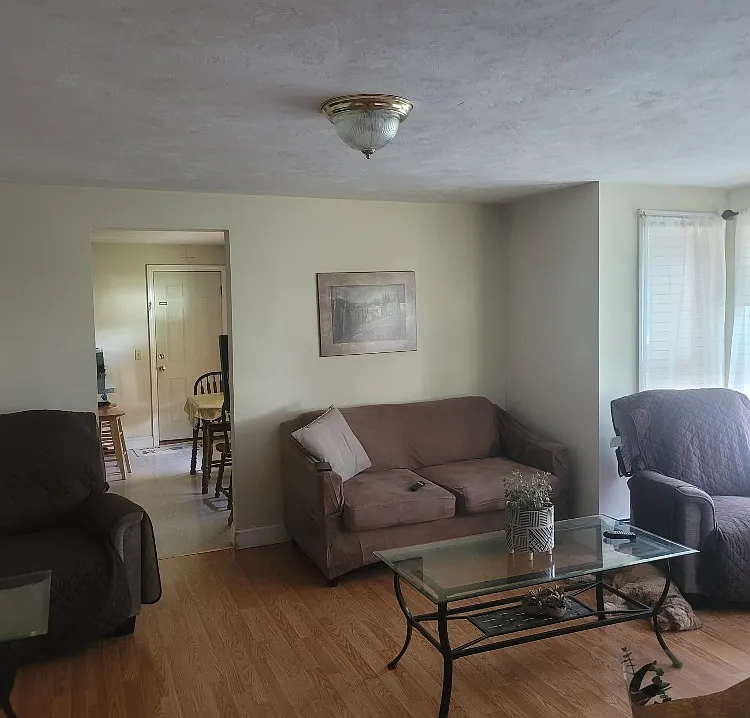 3 bed, 1200 sqft, $2,095 — Photo 4