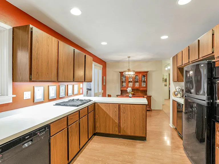 162 Denison Dr — Photo 12