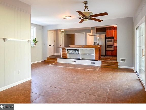 5th image of 37 Wakefield Dr