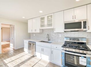 1005 Carll Dr, Bay Shore, NY 11706