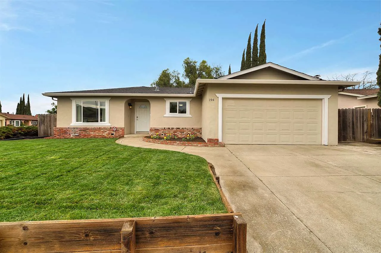 194 Atherton Ave photo 1