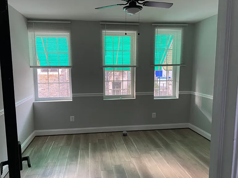 1233 N Luzerne Ave #A-700 — Photo 2