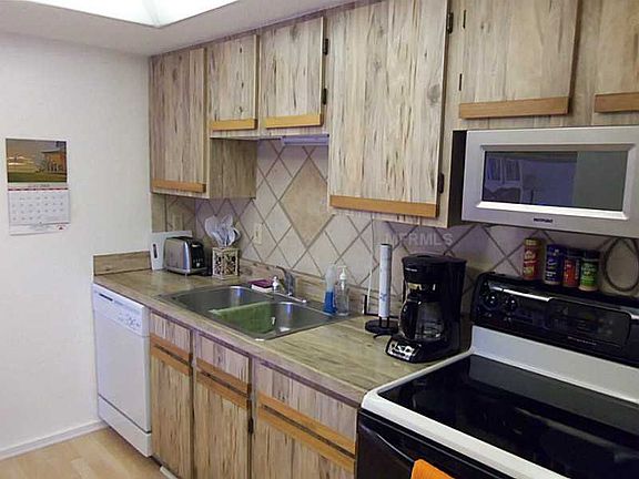 4th image of 4022 Beaver Ln Unit 400E