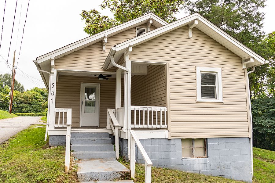 1st image of 507 Horton Pl NW