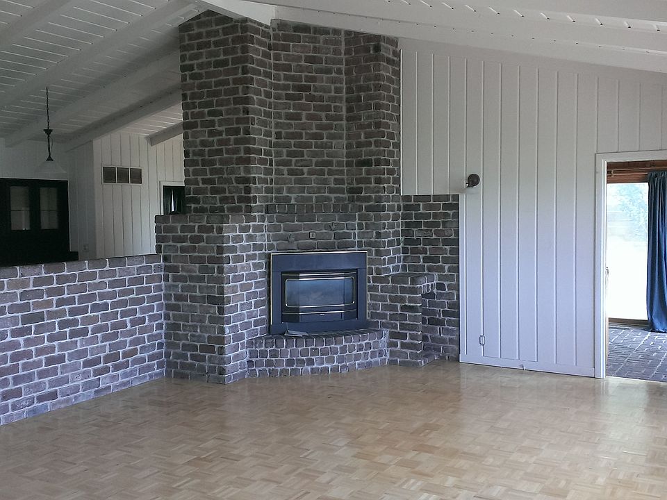 2nd image of 260 N Lake Dr